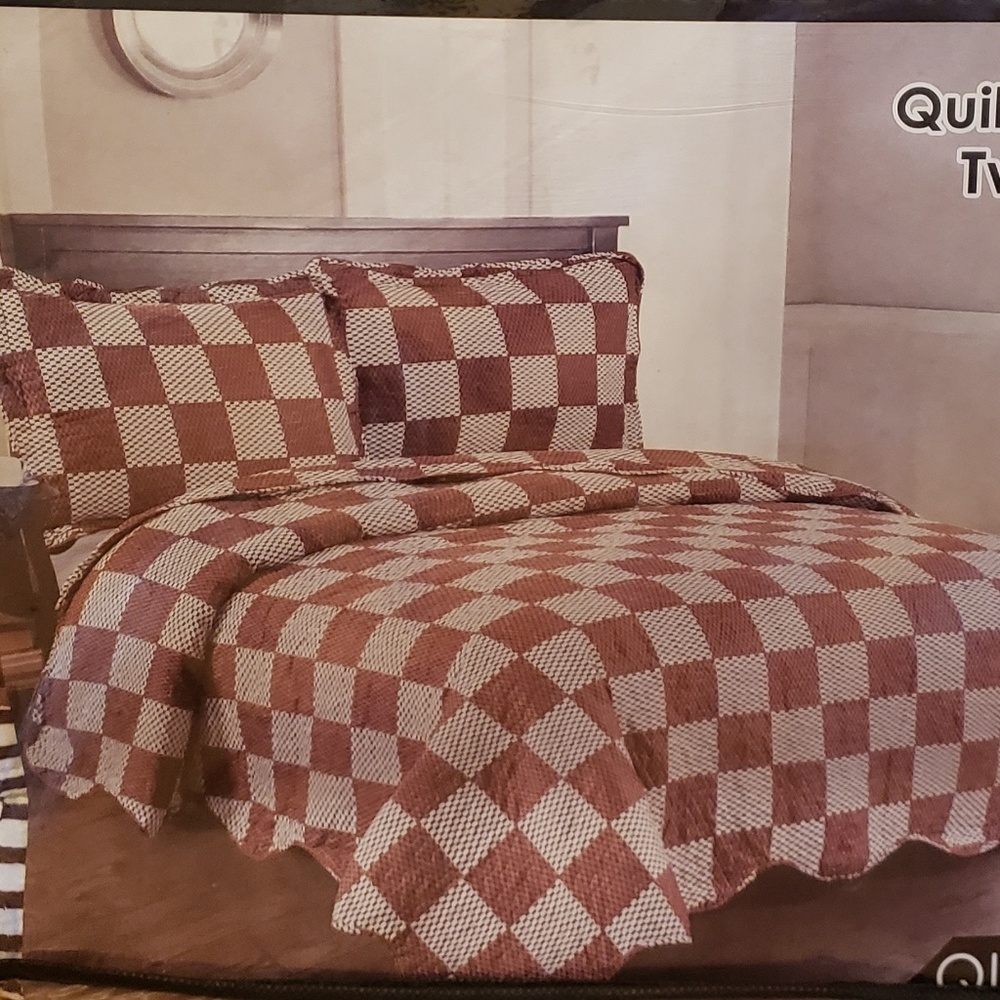 QUEEN SIZE QUILT/BEDSPREAD